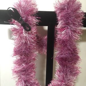 NWOT Graduation Lei Handmade Magenta & White Fun Fur Eyelash Yarn